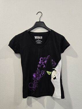 Wicked Musical Women's Black Graphic V-Neck Tee XL